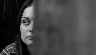 Dvorišna galerija: Izložba Renate Šomorai „Ples dimenzija“