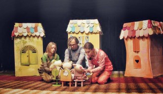 Teatar u pelenama: Šarena priča