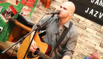 Akustična svirka: Damir Jazvin