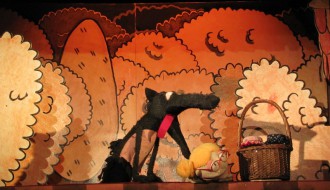 Dečja predstava: Piroska es Farkas