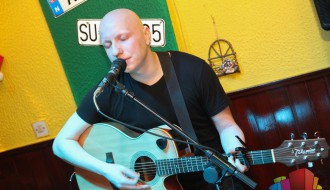 Akustična svirka: Davor Knežević