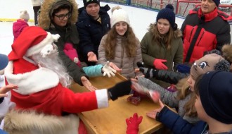 Dodela paketića na ledu