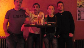 Bend "Pobegli od kuće", svirka na živo