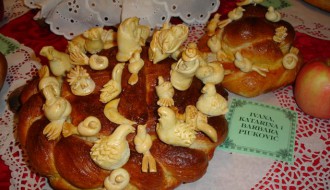 Igraonica: Izrada tradicionalnih ukrasa od testa za božićnjak