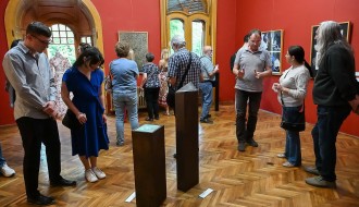 PRISUSTVOˑPEČUJ - kustosko vođenje kroz izložbu