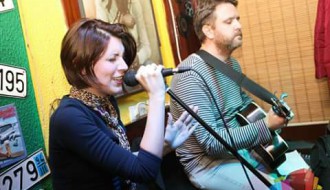 Akustična svirka: Anna Marie & Armand