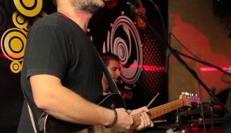 Akustična svirka: Uroš Kojić