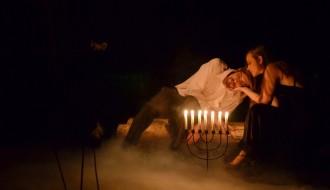 Predstava: U tvom zagrljaju