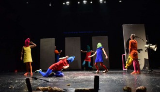 Predstava: Oblak u pantalonama