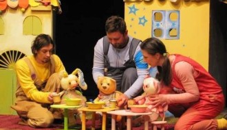 IZMENA u repertoaru Dečjeg pozorišta: Predstava za bebe „SZÍNES MESÉK” umesto predstave „Plišana bajka”