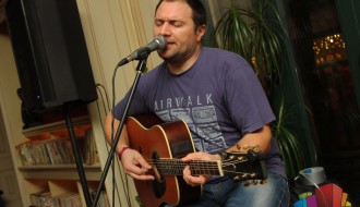 Akustična svirka: Uros Kojić