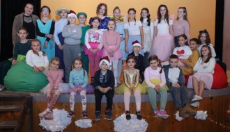 "Sasvim uvrnuta bajka" - predstava Dečje dramske sekcije "Tahles"