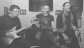 Pussy Magnet acoustic trio