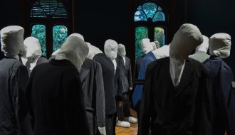 „Zar je to čovek?“ Ljudsko dostojanstvo u savremenoj vizuelnoj umetnosti