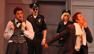 Predstava: Nil Sajmon: Glasine