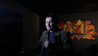 Stand up: Dušan Jokić