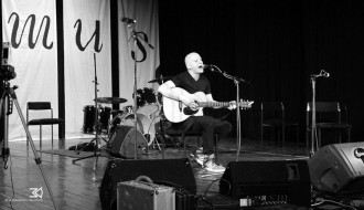 Akustična svirka: Davor Knežević