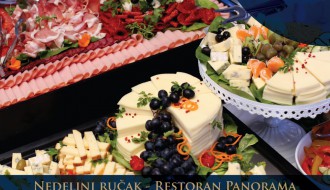 Nedeljni ručak u Hotelu Galleria