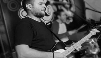 Akustična svirka: Uroš Kojić