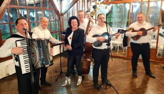 Veče sa živom muzikom