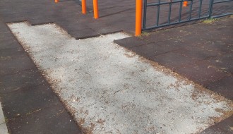 Tartan ploce izvađene (sportski tereni na Paliću)