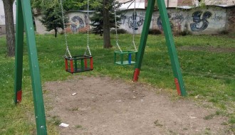Loše stanje igrališta u Petrinjskoj ulici (Teslino naselje)