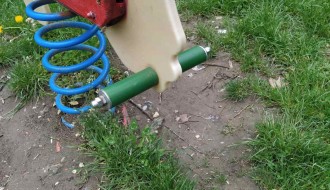 Loše stanje igrališta u Petrinjskoj ulici (Teslino naselje)