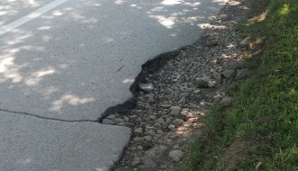 Oštećen kolovoz u Mačvanskoj ulici