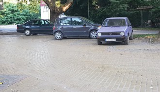 Nepropisno parkirano vozilo kod Idee na Paliću
