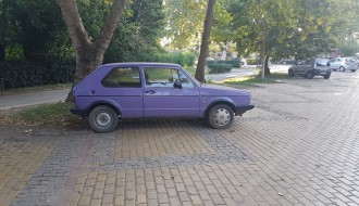 Nepropisno parkirano vozilo kod Idee na Paliću