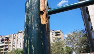 Sprave za vežbanje u parku na Prozivci se raspadaju