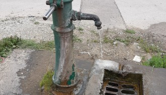 Voda na česmi kod Majšanskog mosta duže vreme neprekidno teče