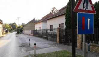 Postavljen znak koji ne postoji u saobraćajnim propisima (Ulica Rada Končara)