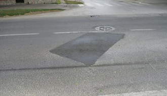 Nedovršeni i neobeleženi radovi na putu (Ulica Jovana Mikića)