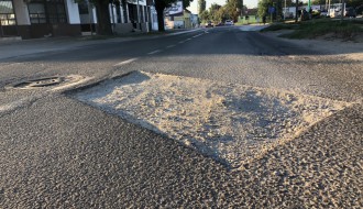 Nedovršeni i neobeleženi radovi na putu (Ulica Jovana Mikića)