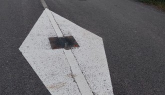 Pešačka staza kod Paprika čarde - šiljak na putu