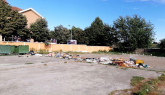 Razbacano smeće i neprijatan miris kod Buvljaka