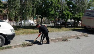 Na Kvantaškoj pijaci smeće i nepokošena trava