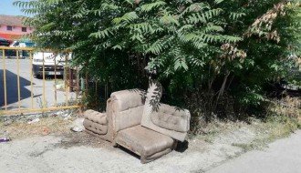 Na Kvantaškoj pijaci smeće i nepokošena trava