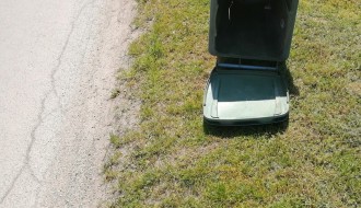 Bacanje kanti za otpatke nakon pražnjenja