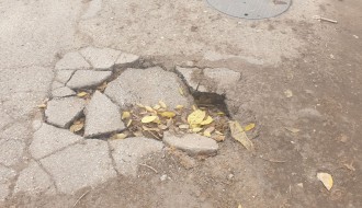 Velika rupa na putu na uglu Frankopanske i Dože Đerđa