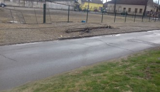 Bandera se srušila i kablovi pokidani