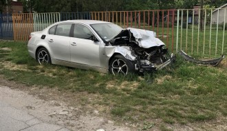 Havarisan auto u Kertvarošu godinu dana na zelenoj površini ostavljen