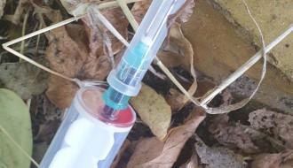 Iskorišćeni špricevi u parku kod Katedrale