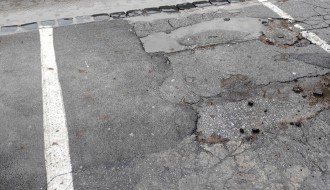 Rupe i voda u centru grada (ulica Matije Gupca)