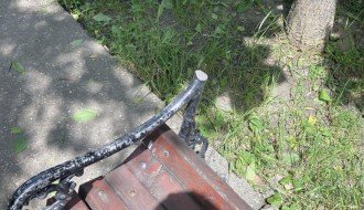 Igralište kod dispanzera u lošem stanju