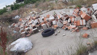 Divlja deponija u selu Gabrić sve veća i veća