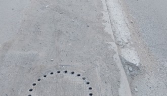 Užasno stanje trotoara preko puta glavne autobuske