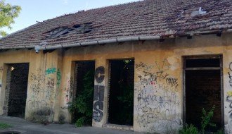 Zapušten i neupotrebljen objekat u MZ "Peščara"