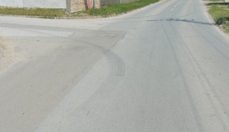 Pešački prelaz i barijera kod skretanja za bazen u Dudovoj šumi